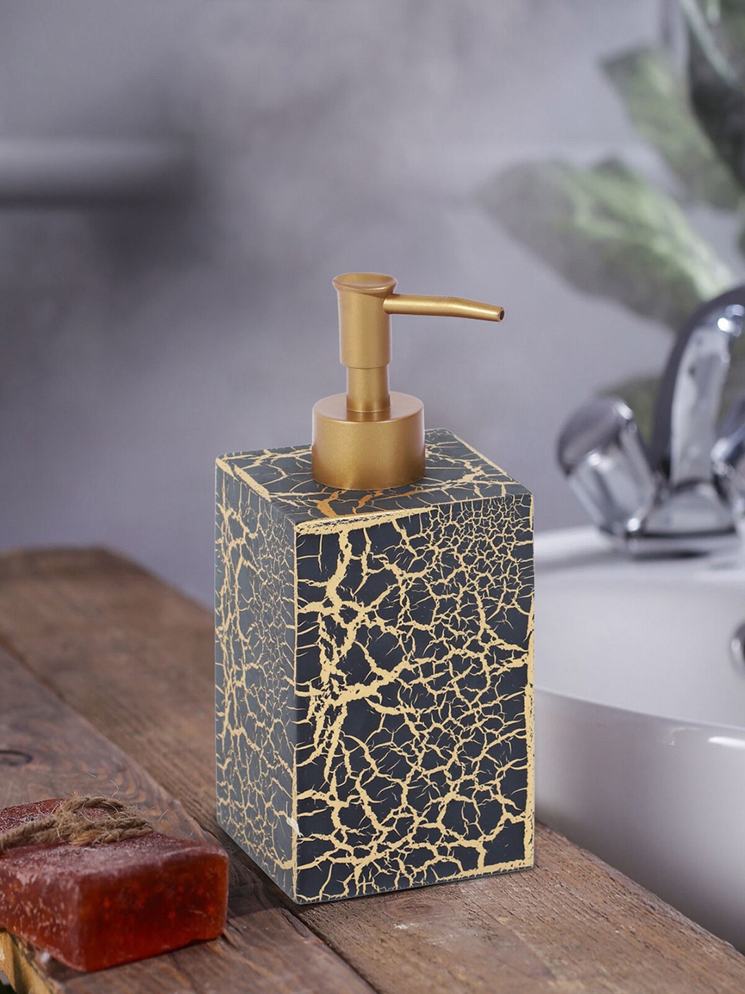 

OBSESSIONS Black & Gold-Toned Textured Polyresin Alvina Soap Dispenser