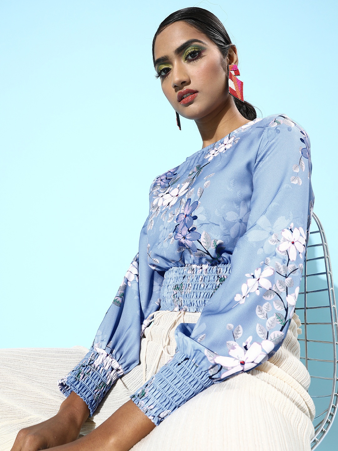 

Moda Rapido Blue & White Floral Cinched Waist Crop Top