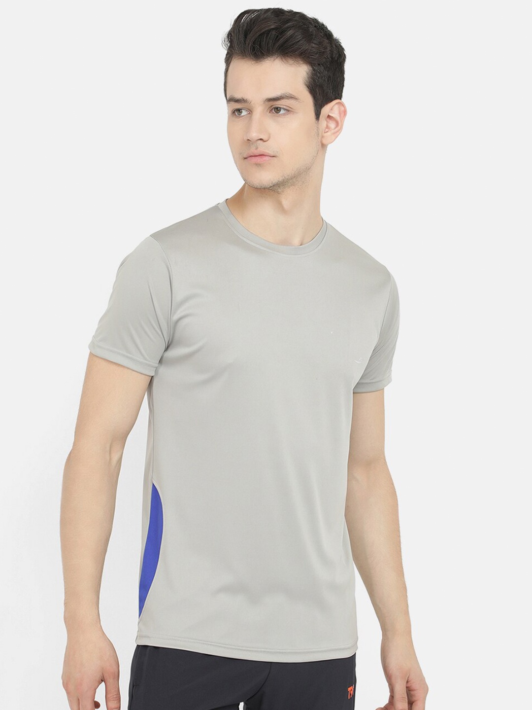 

V2 Value & Variety Men Grey Solid T-shirt