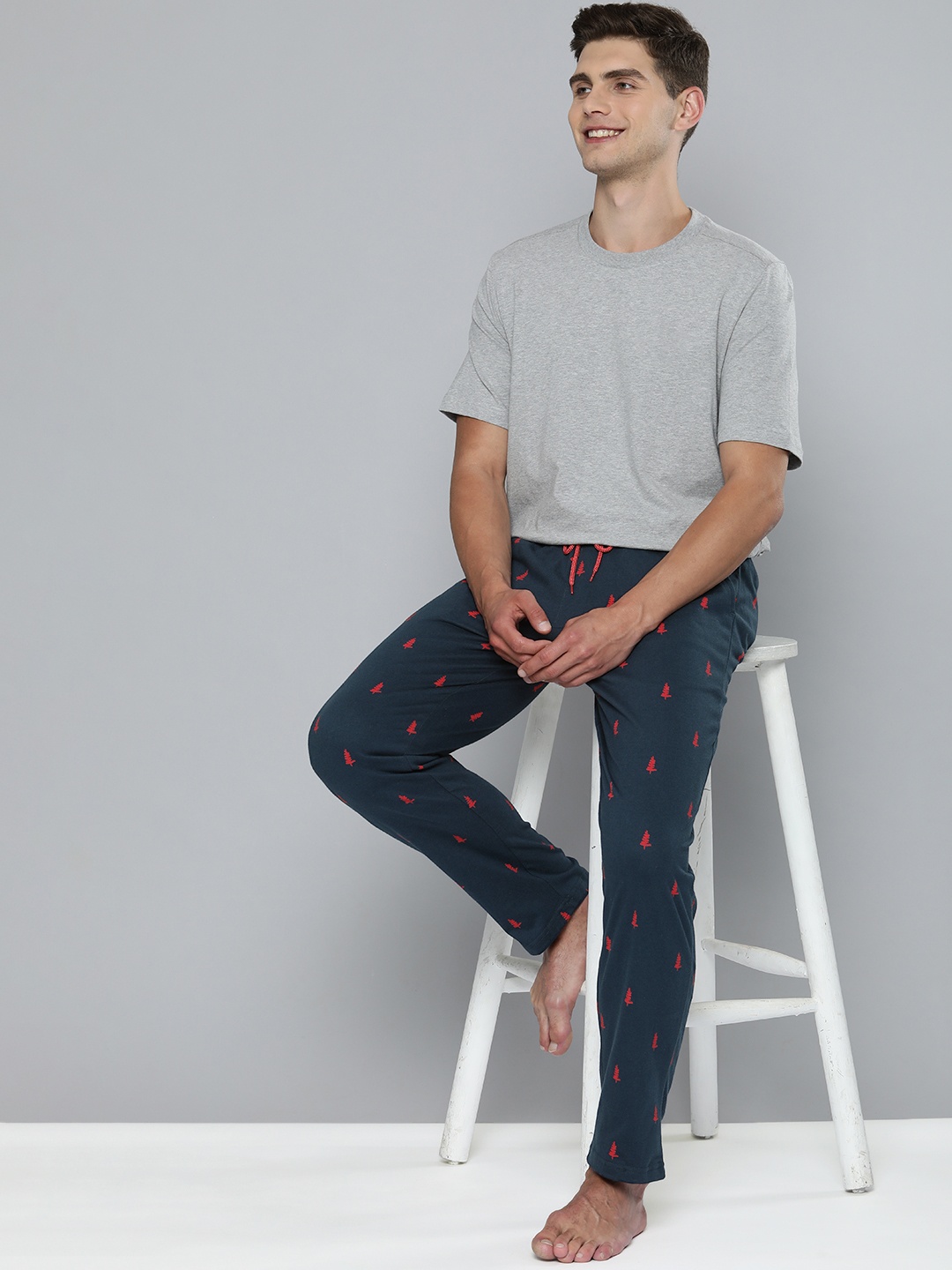 

Mast & Harbour Men Navy Blue & Red Pure Cotton Printed Lounge Pants