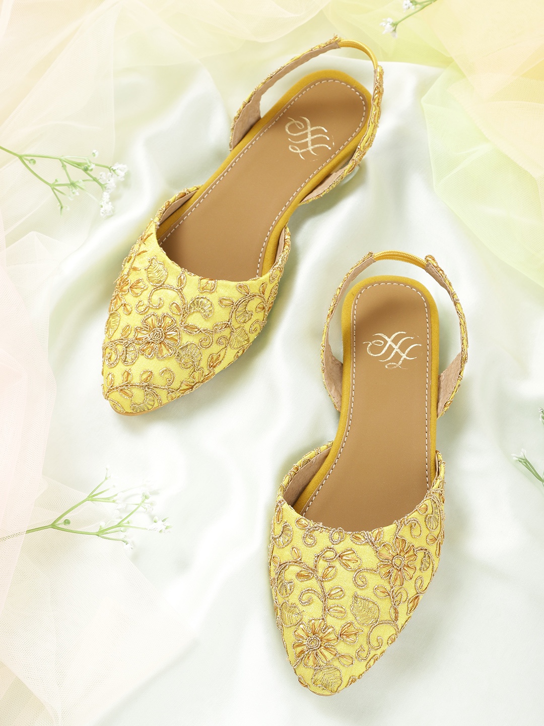 

House of Pataudi Women Yellow & Gold-Toned Embellished Leather Handcrafted Mules & Pouch