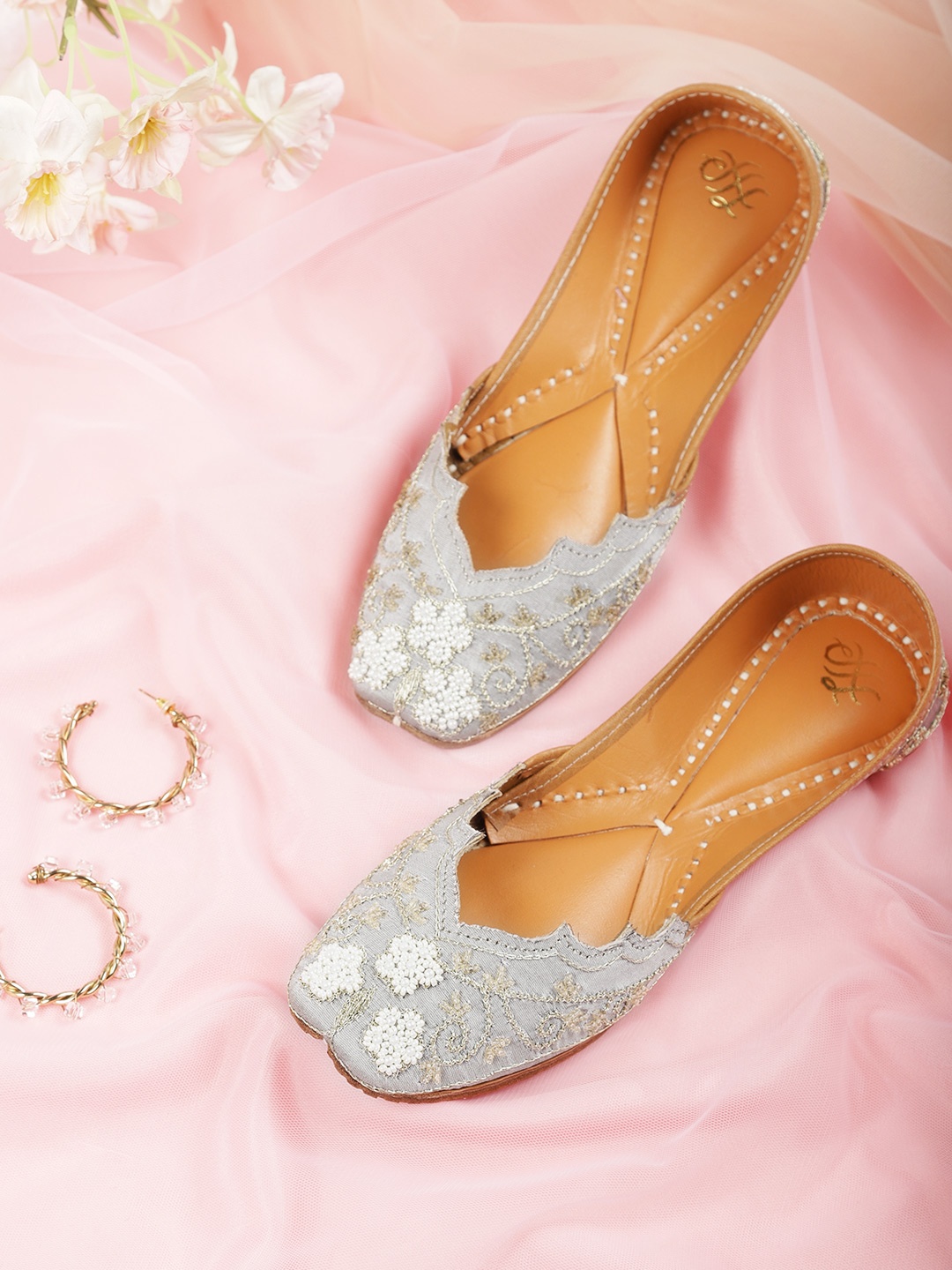 

House of Pataudi Women Grey Embellished Embellished Handcrafted Mojaris