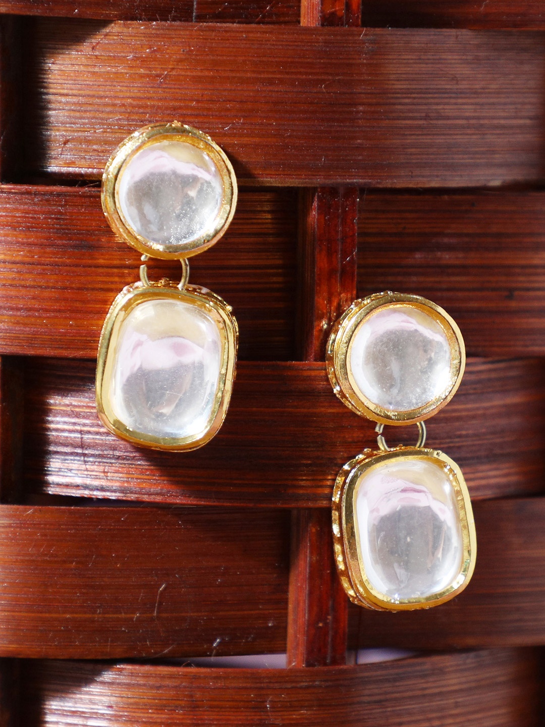 

KARATCART Women Gold-Toned Gold-Plated Kundan Drop Earrings