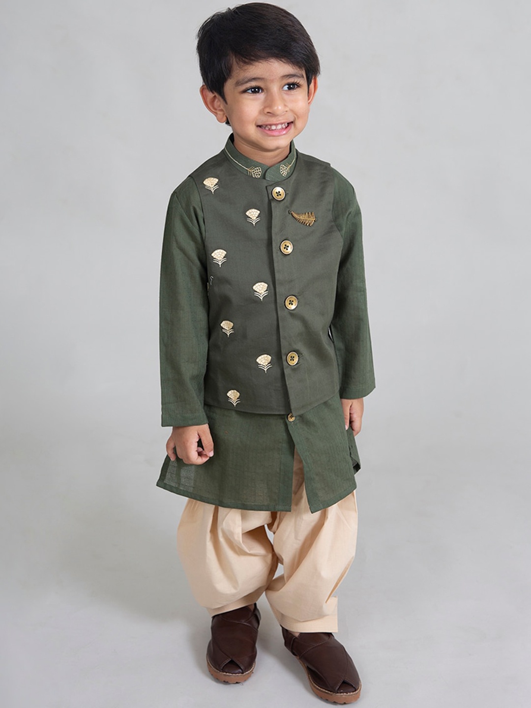 

Tiber Taber Boys Olive Green Solid Pure Cotton Kurta with Pyjamas & Jacket