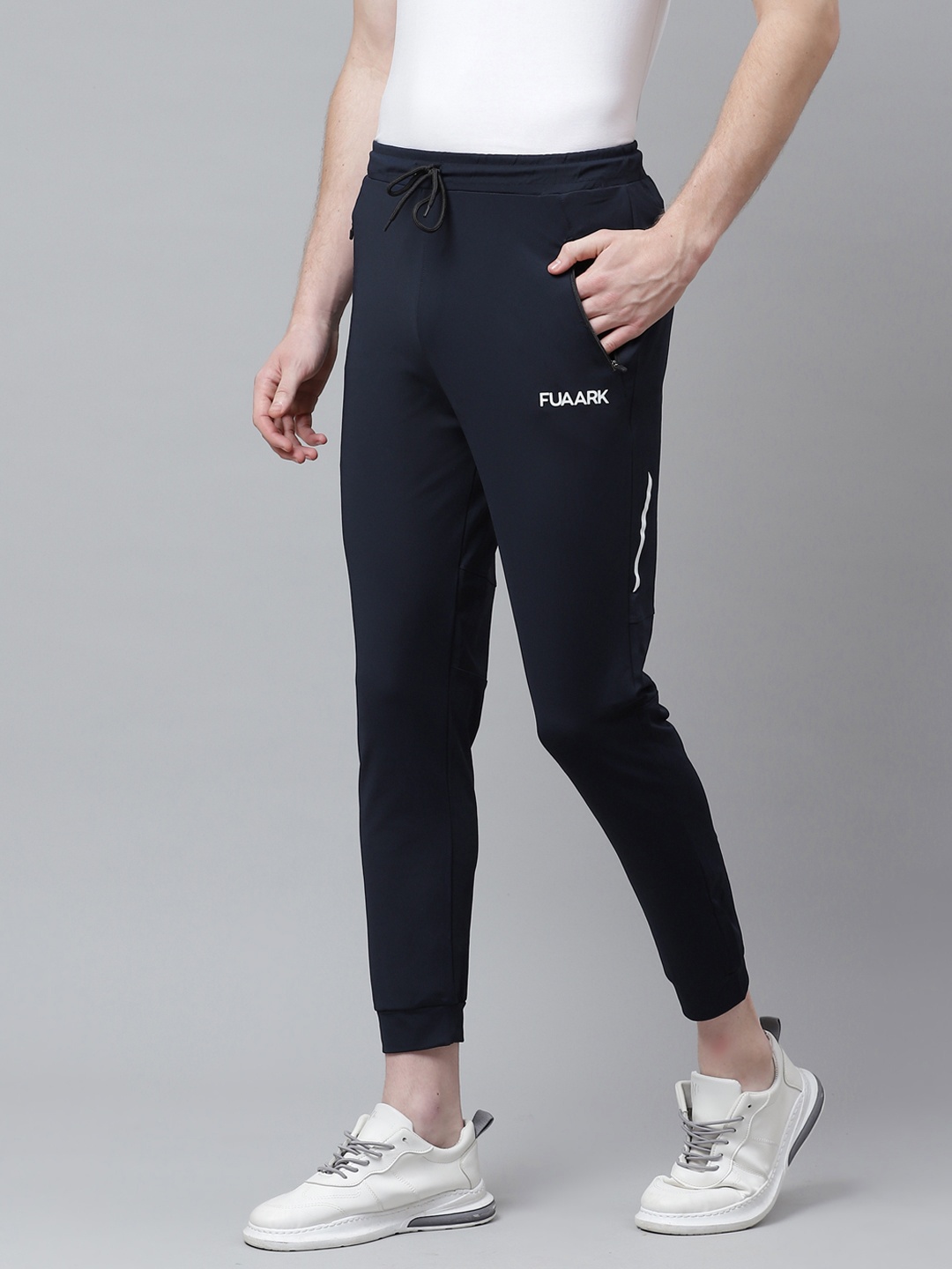 

Fuaark Men Navy Blue Solid Slim Fit Training Joggers