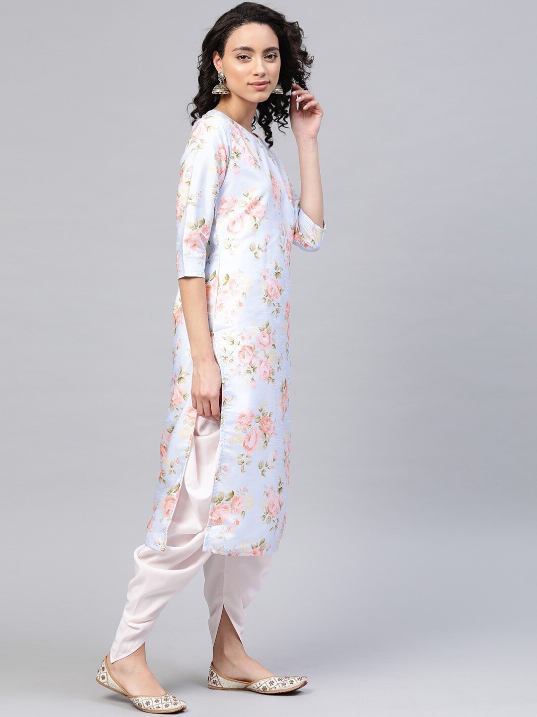 

Ahalyaa Women Blue Floral Printed Kurta with Trousers