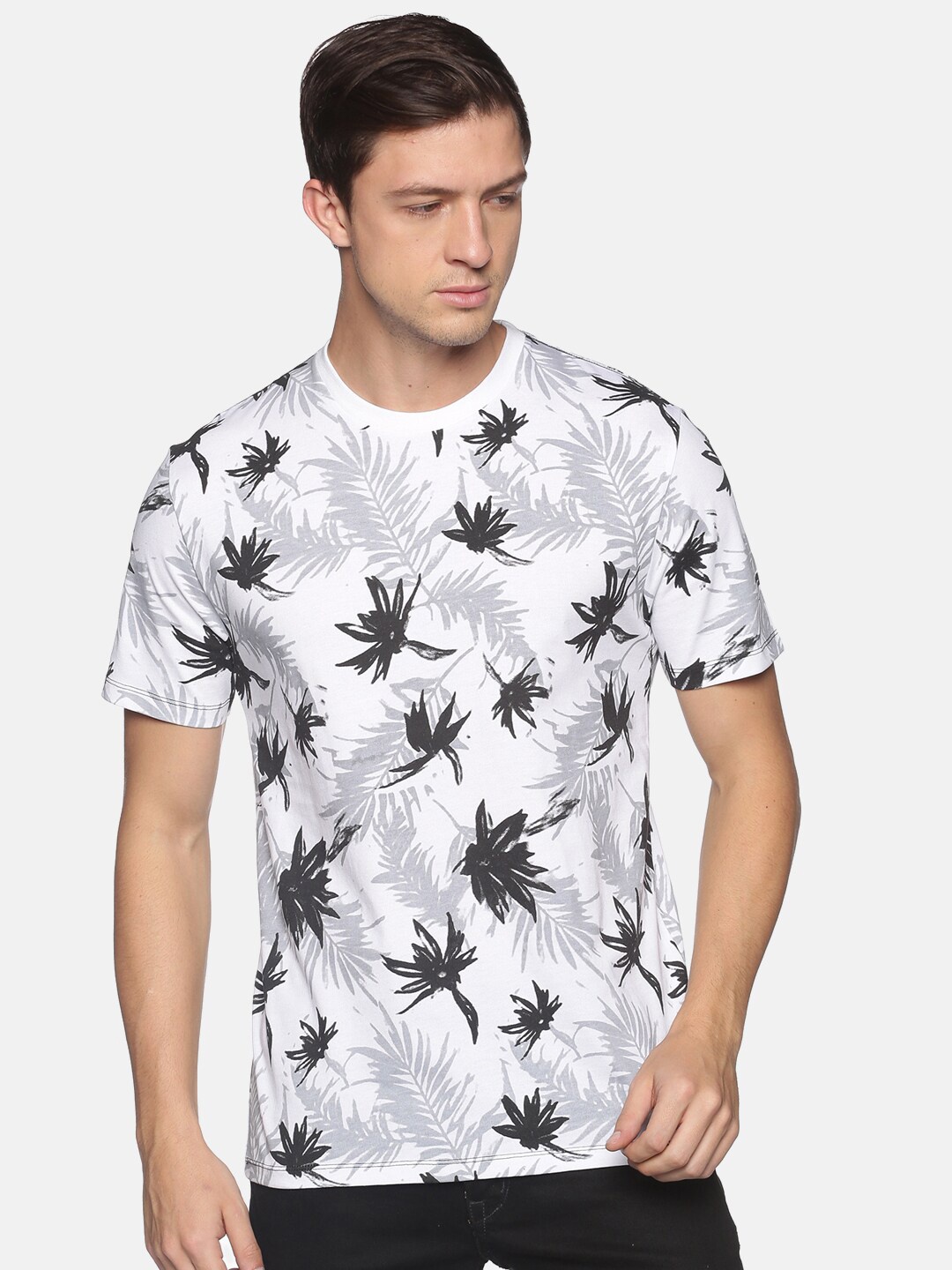 

UrGear Men White & Black Tropical Printed T-shirt