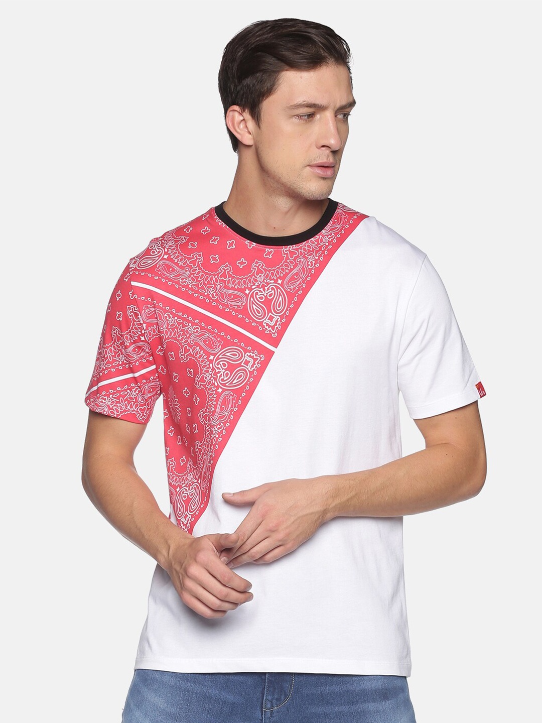 

UrGear Men White & Pink Indie Print Colourblocked T-shirt