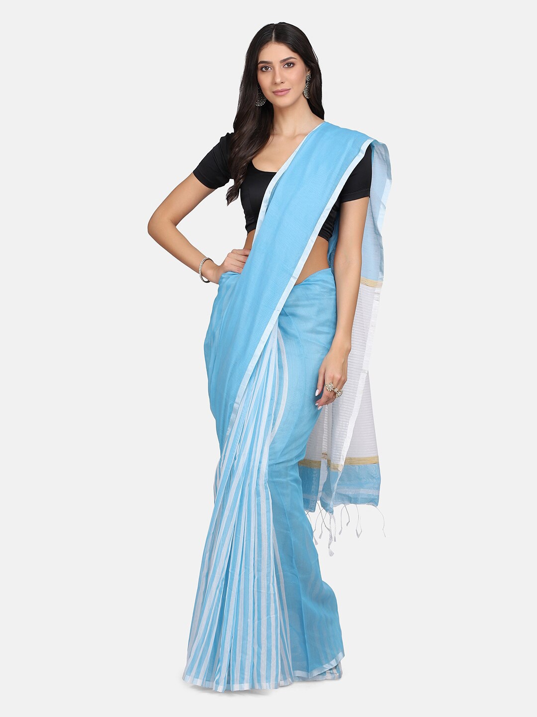 

Mirraw Blue & White Silk Cotton Fusion Saree