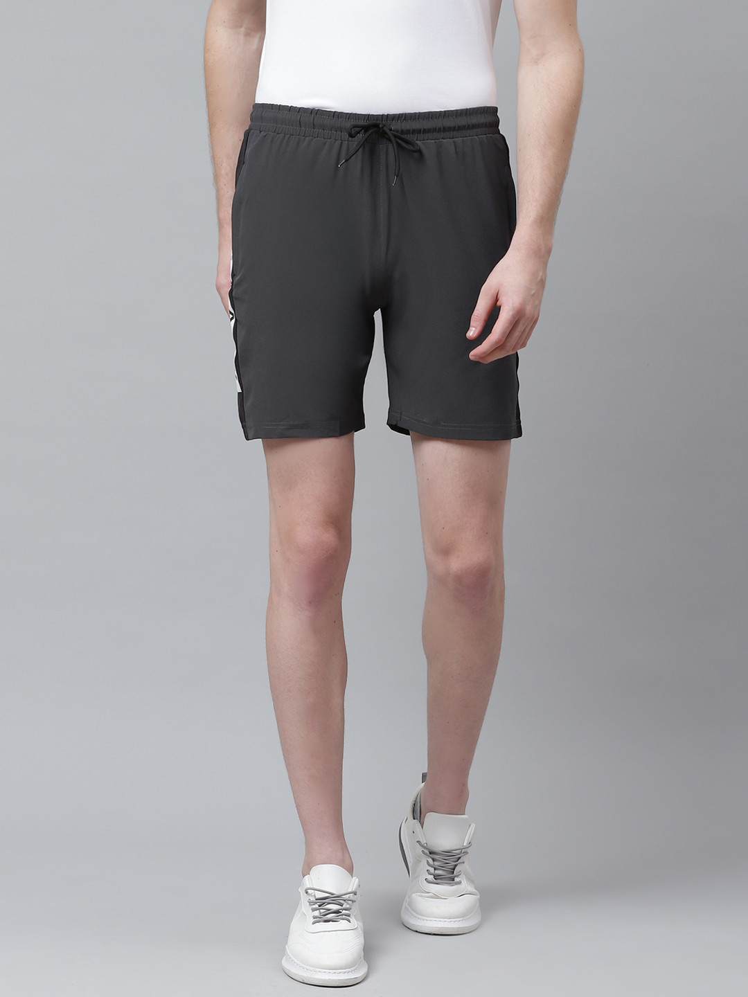 

FUAARK Men Grey Solid Slim Fit Sports Shorts