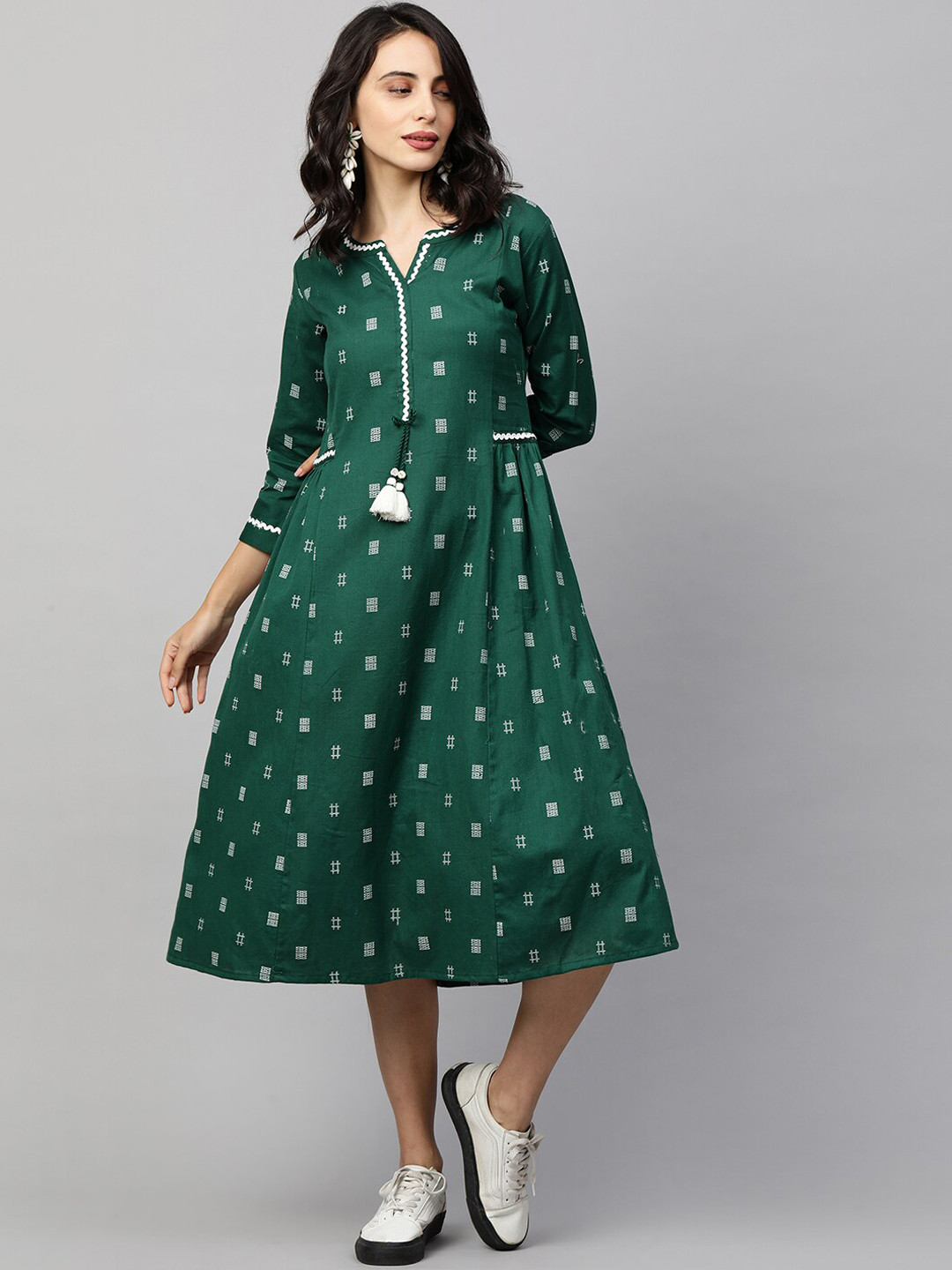 

FASHOR Women Green & White Geometric Printed A-Line Midi Dress