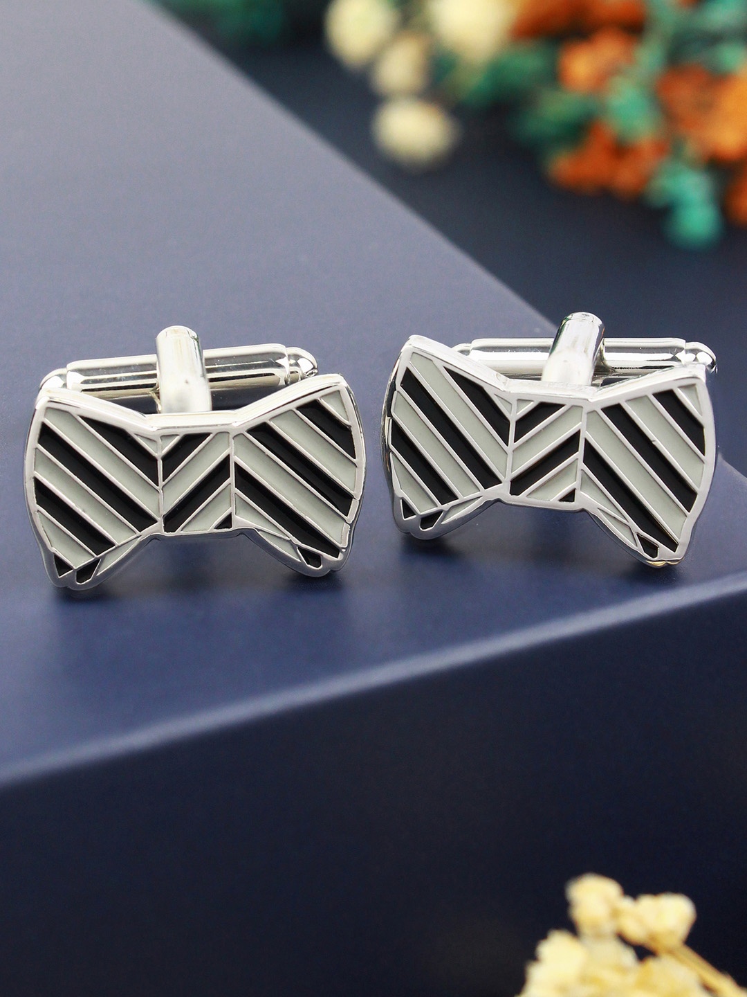 

PELUCHE Black & Grey Geometric Cufflink