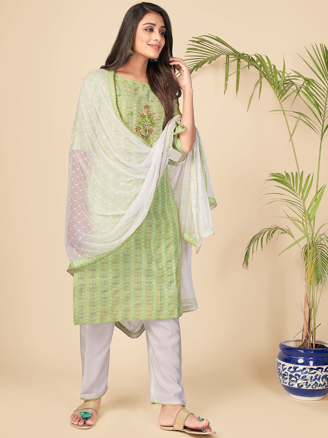 

Vbuyz Women Green Floral Cotton Blend Kurta with Trousers & With Dupatta