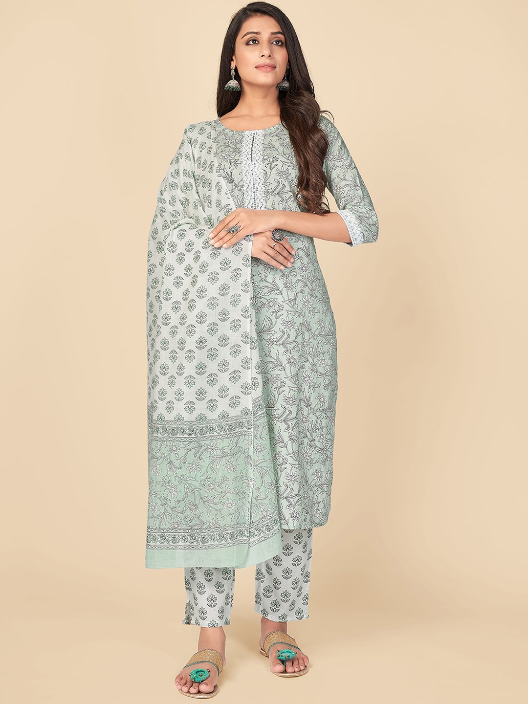 

Vbuyz Women Green Floral Printed Pure Cotton Kurta with Trousers & With Dupatta