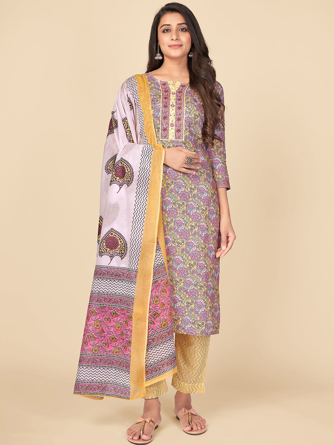 

Vbuyz Women Pink Floral Printed Pure Cotton Kurta with Trousers & With Dupatta