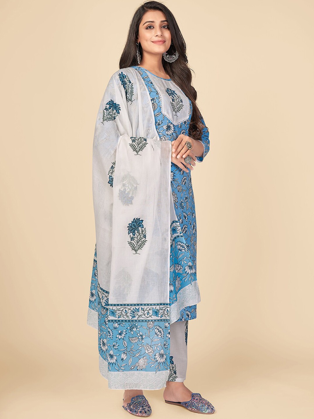 

Vbuyz Women Blue Floral Printed Panelled Pure Cotton Kurta with Trousers & With Dupatta