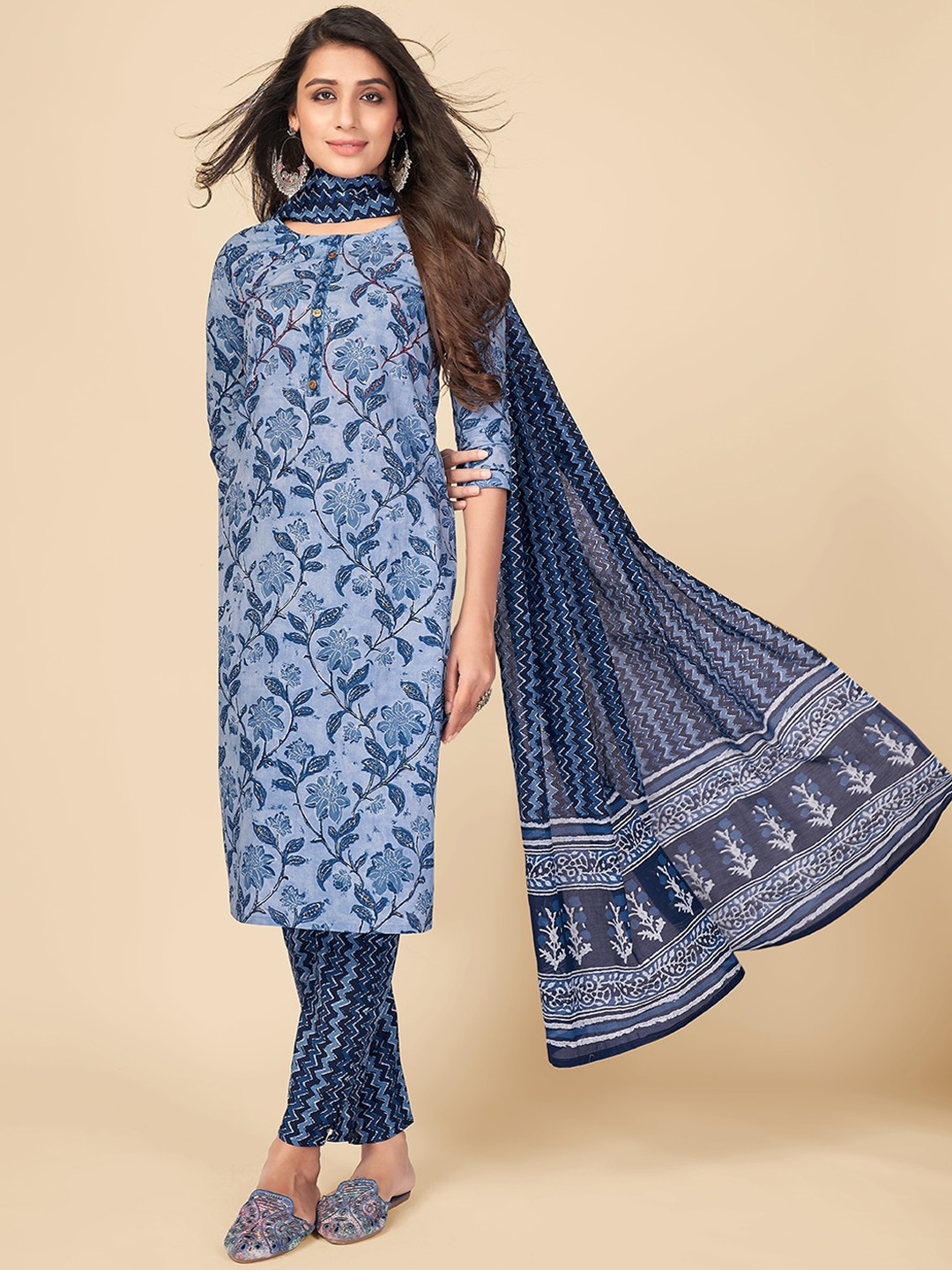 

Vbuyz Women Blue Floral Printed Pure Cotton Kurta with Trousers & With Dupatta