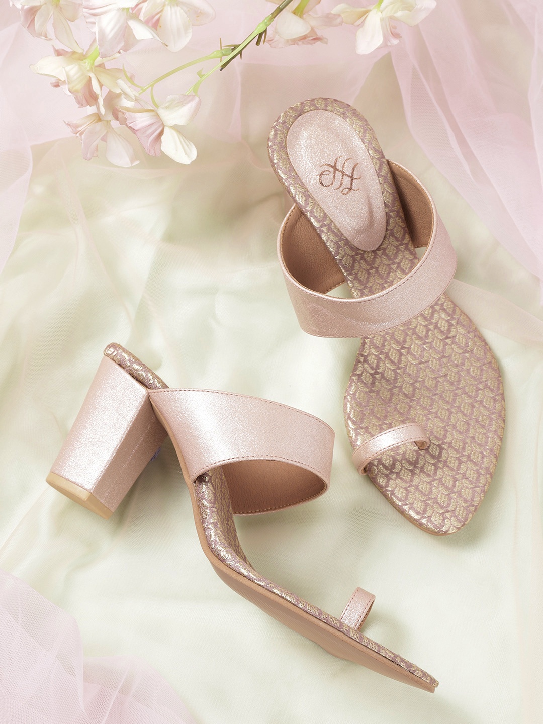 

House of Pataudi Pink Shimmer Effect Handcrafted Block Heels with Pouch