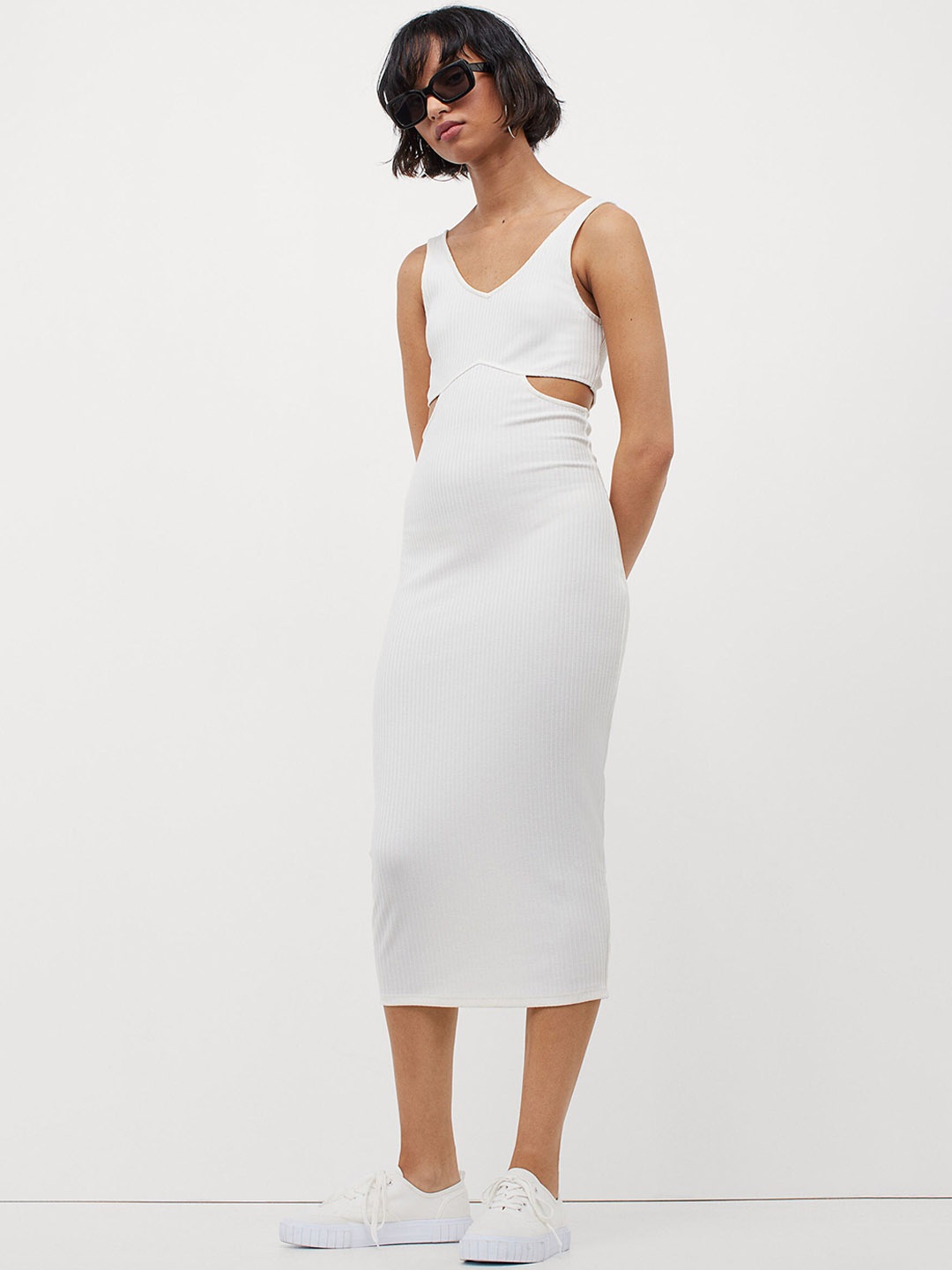 

H&M White Solid Cut-Out Ribbed Bodycon Dress