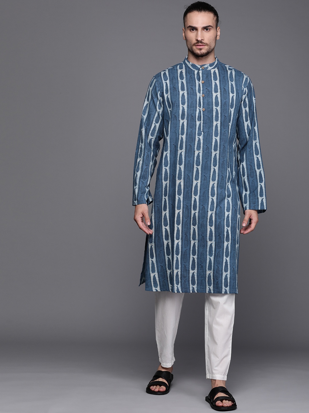 

Fabindia Men Navy Blue & Grey Pure Cotton Paisley Print Indigo Kurta