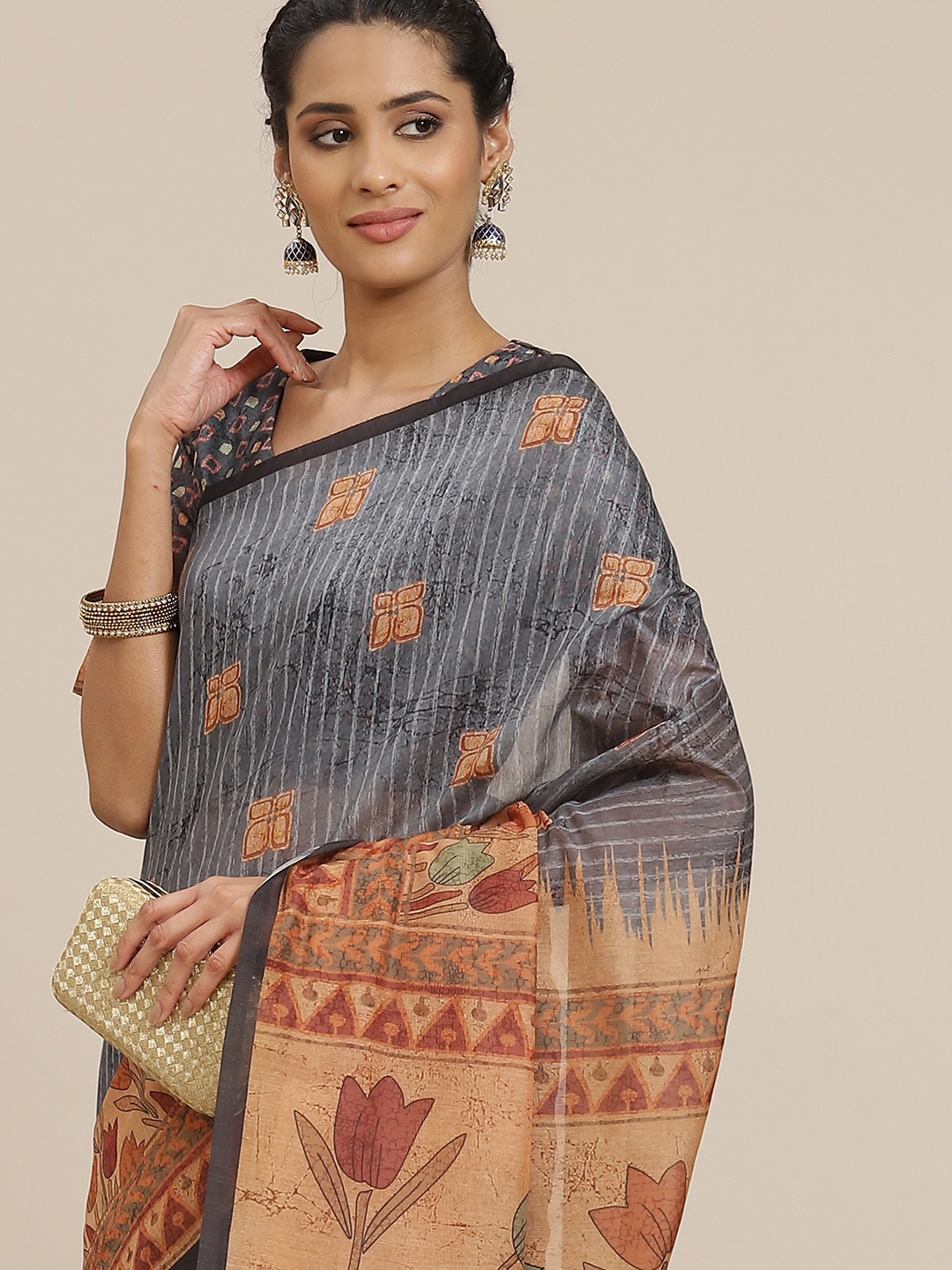 

Sangria Grey & Beige Digital Print Saree