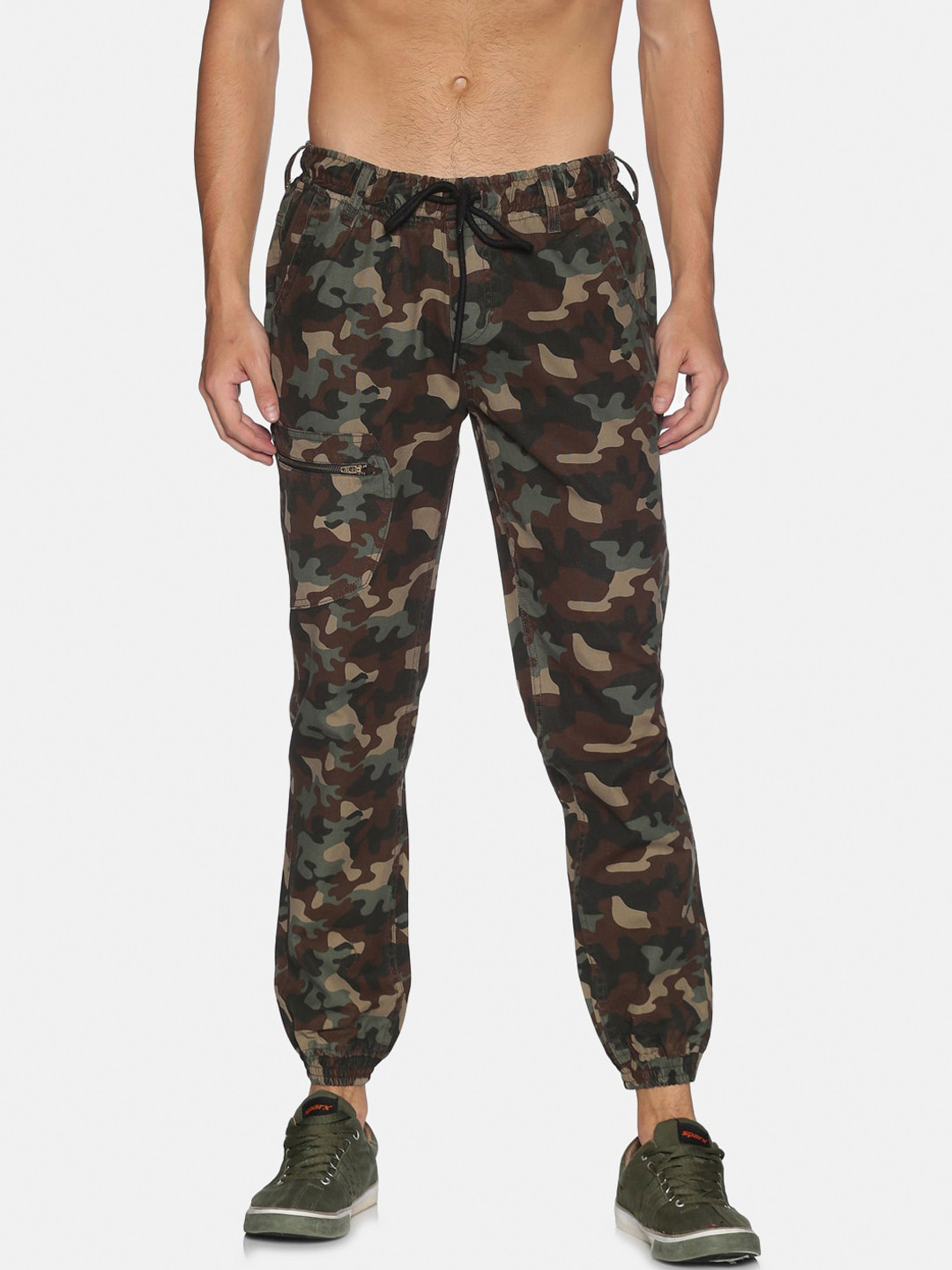 

IVOC Men Olive Green Camouflage Printed Slim Fit Pure Cotton Joggers Trousers