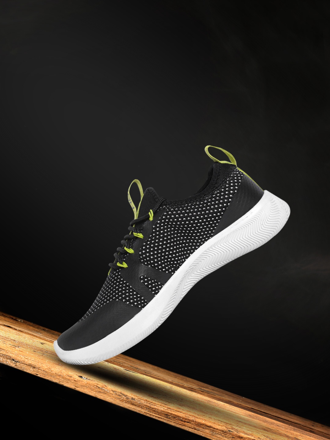 

HRX by Hrithik Roshan Unisex Black & White Woven Design U-17 Running Shoes