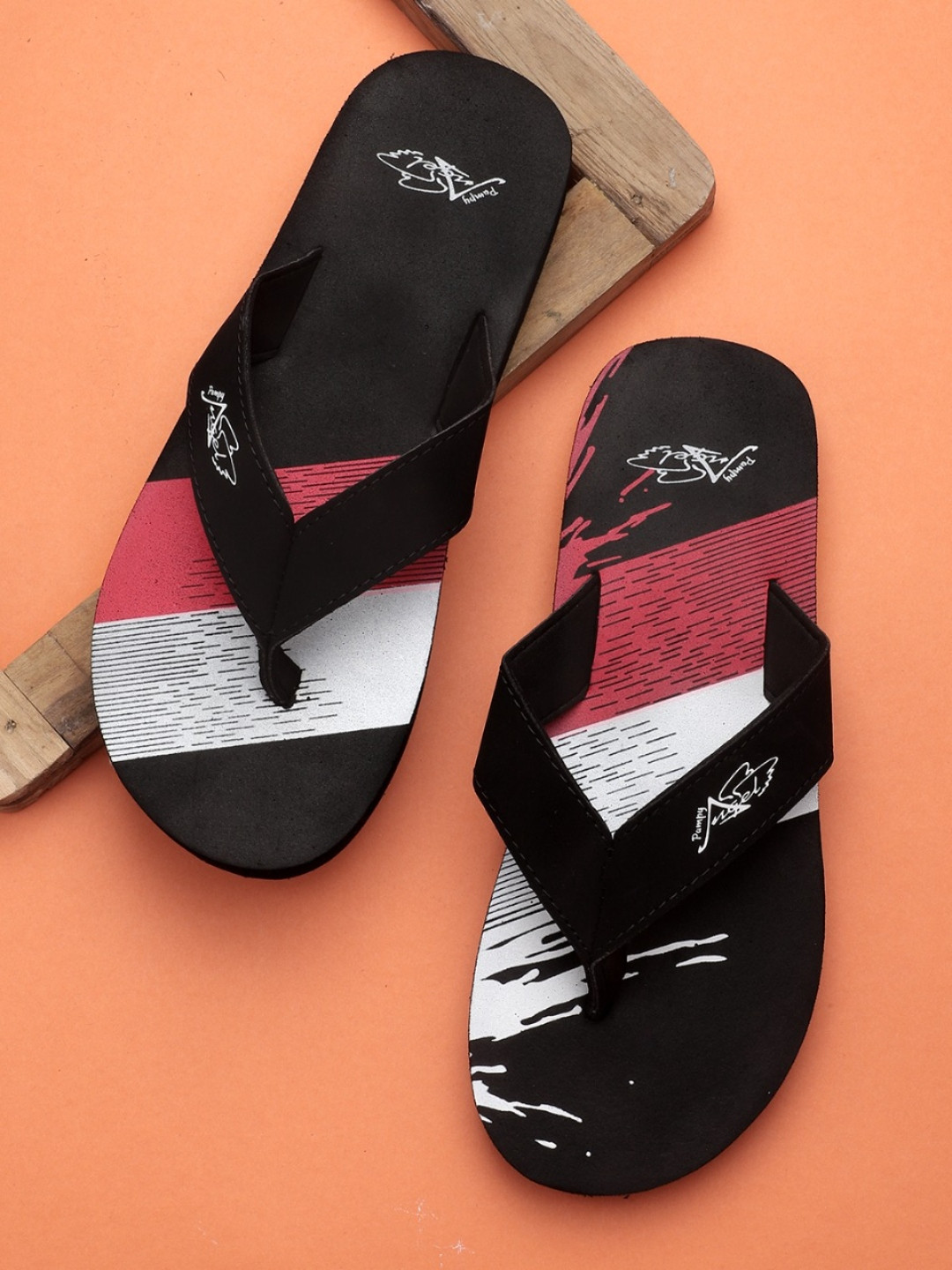 

Pampy Angel Men Black & White Printed Rubber Sliders