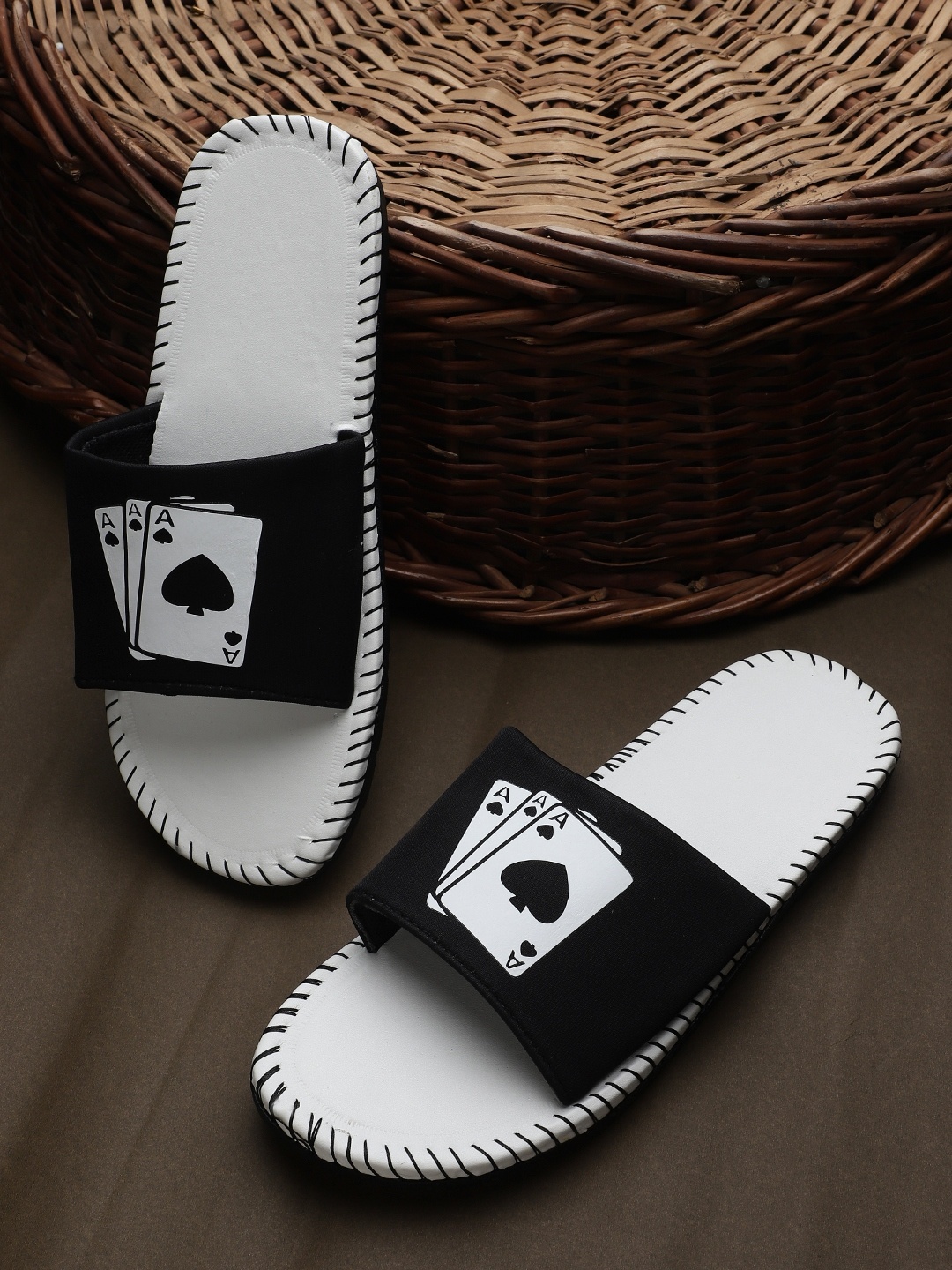 

Pampy Angel Men White & Black Printed Rubber Sliders