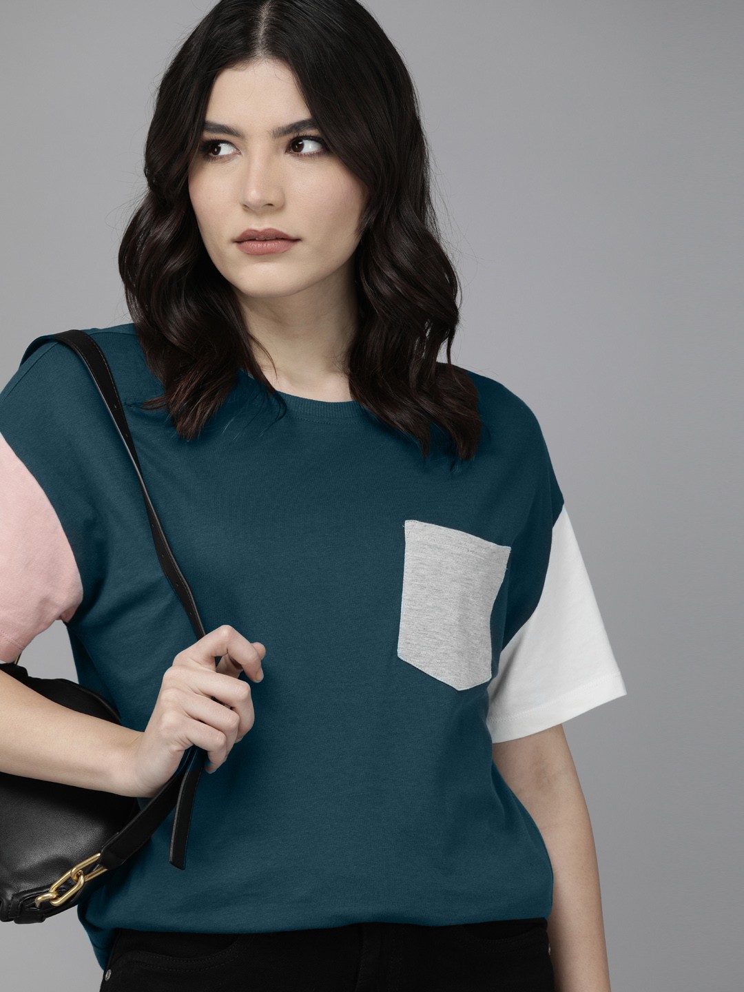 

Roadster Women Turquoise Blue Colourblocked Pockets Pure Cotton T-shirt