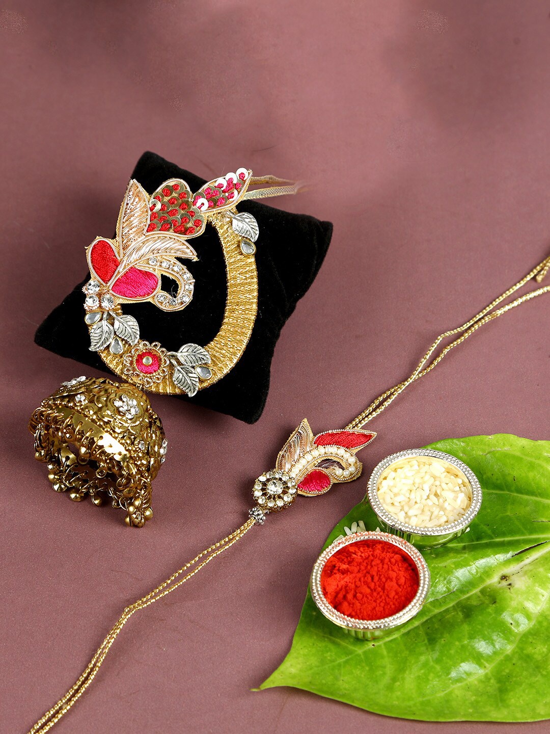 

Aapno Rajasthan Multicoloured Rakhi Gift Set, Gold