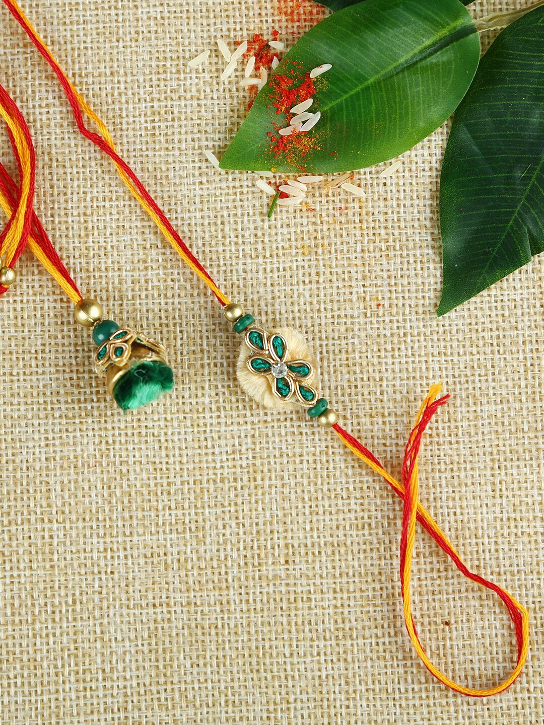 

Aapno Rajasthan Multicoloured Rakhi Gift Set, Green
