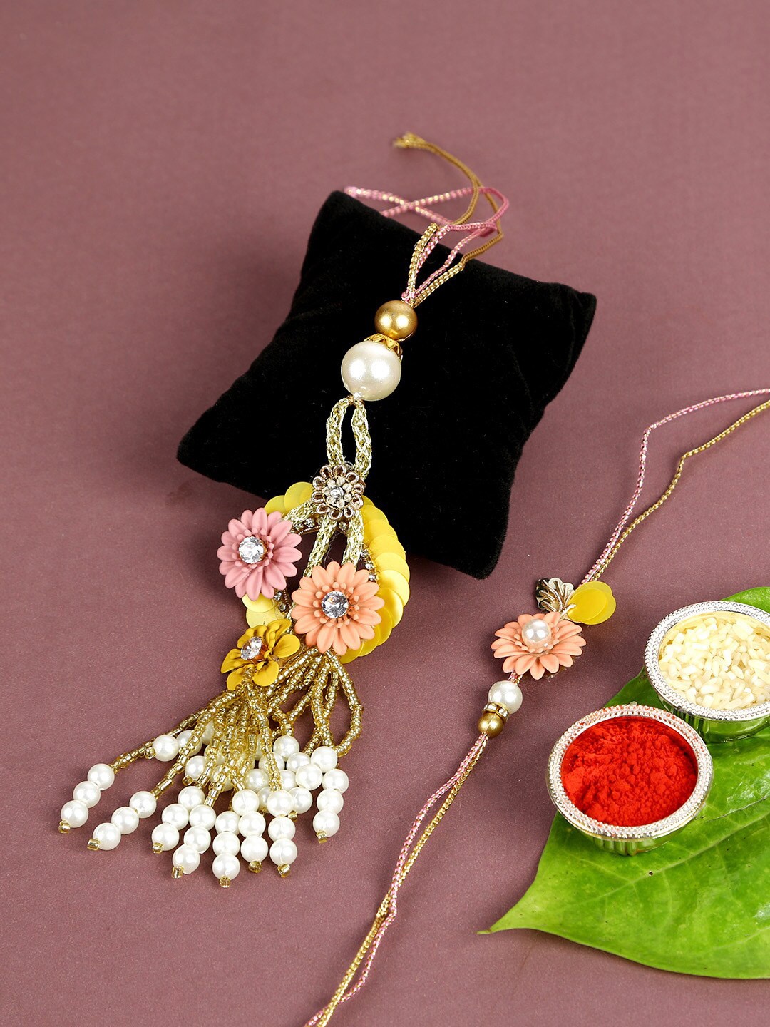 

Aapno Rajasthan Multicoloured Bhaiya Bhabhi Traditional Rakhi Set, Pink