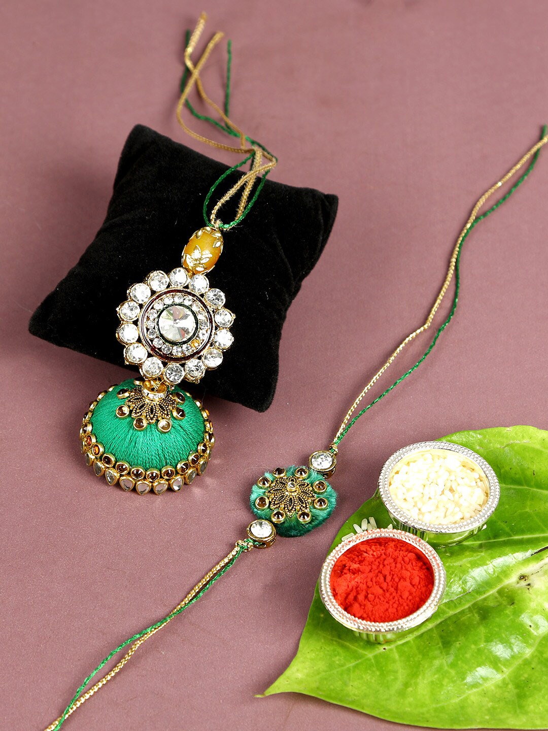 

Aapno Rajasthan Multicoloured Rakhi Gift Set, Green