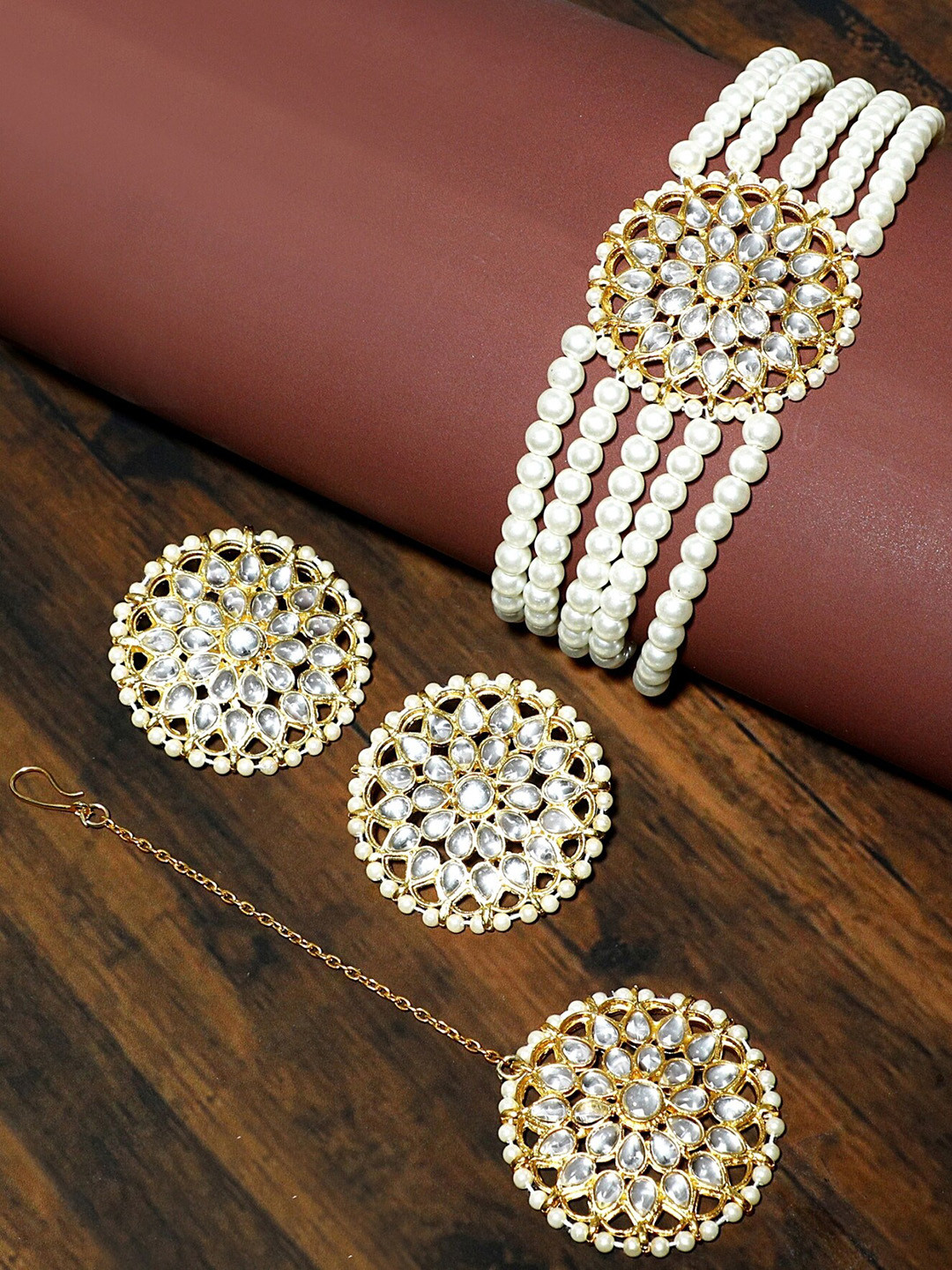 

KARATCART Gold-Plated & White Kundan-Studded & Pearl Beaded Handcrafted Choker Jewellery Set