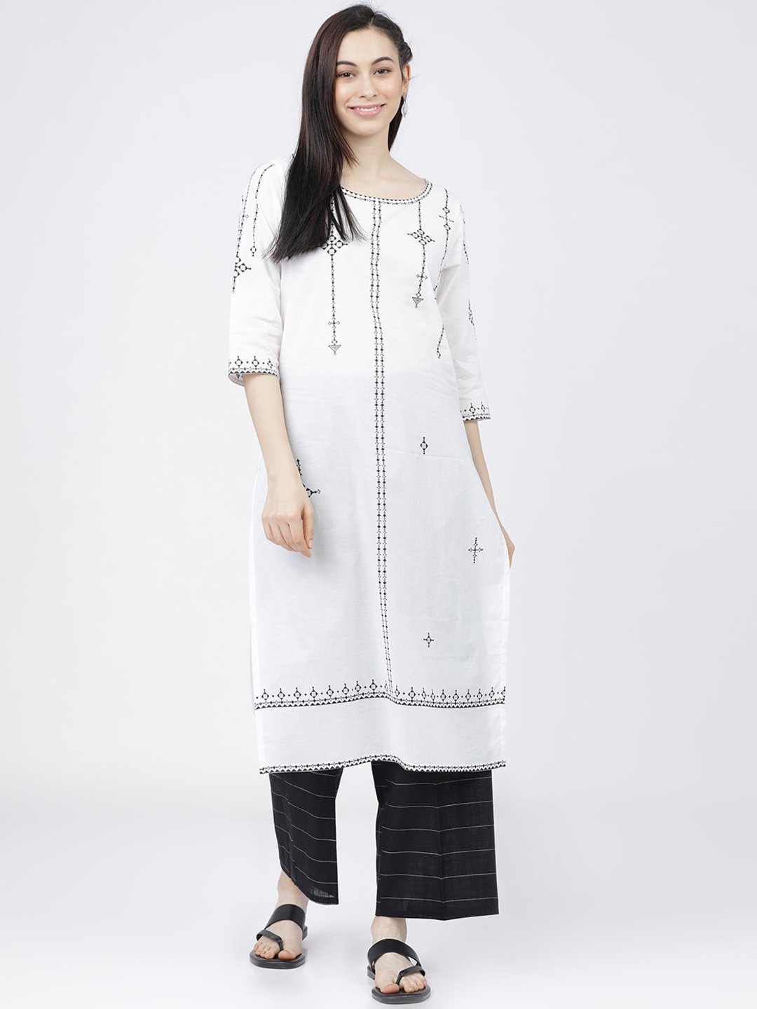 

Vishudh Women Off White & Black Geometric Yoke Design Thread Work White Romance Kurta