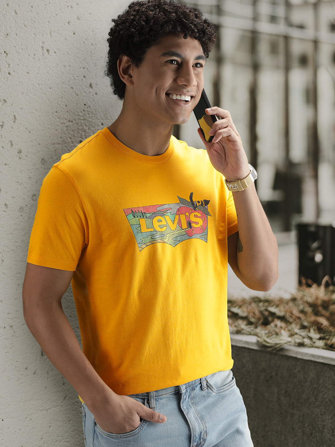 

Levis Men Yellow Printed Pure Cotton T-shirt