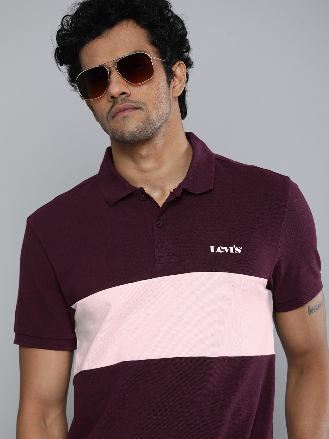 

Levis Men Burgundy & Off White Colourblocked Polo Collar Pure Cotton T-shirt