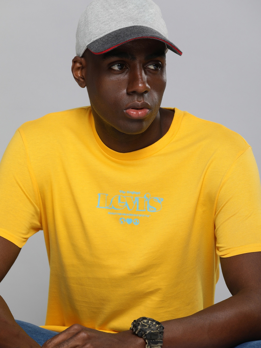 

Levis Men Yellow T-shirt With Printed Detailing