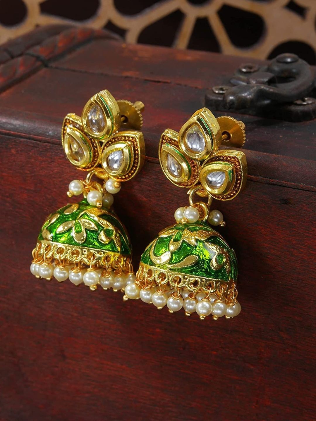 

I Jewels Green & White Gold-Plated Pearl Beaded Enamelled Jhumka