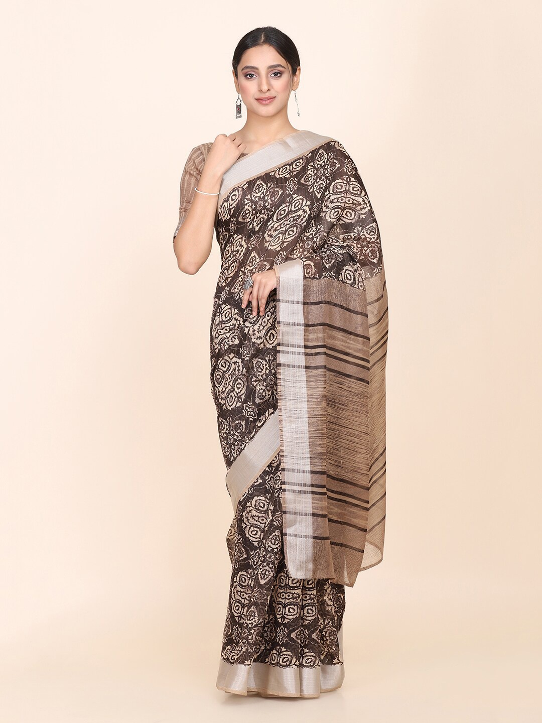 

Shaily Women Brown & Beige Ethnic Motifs Printed Saree