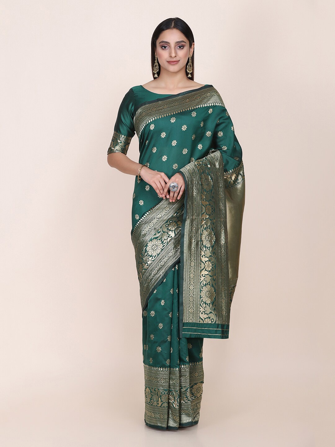 

Shaily Green & Gold-Toned Ethnic Motifs Silk Blend Saree