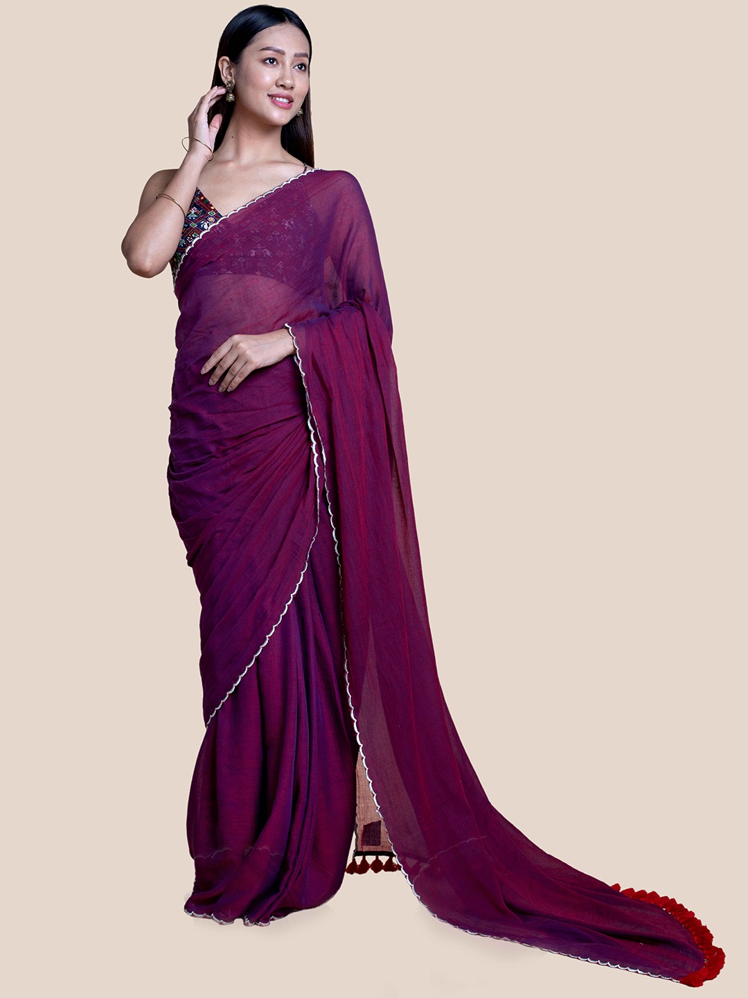 

Suta Magenta & Golden Scalloped Pure Cotton Saree