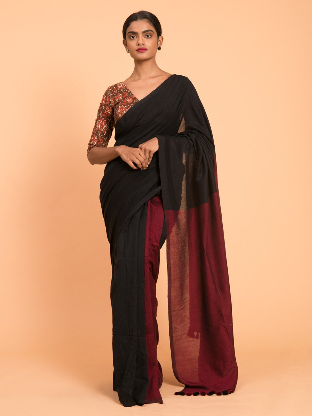 

Suta Maroon Black Colourblocked Cotton Acrylic Saree