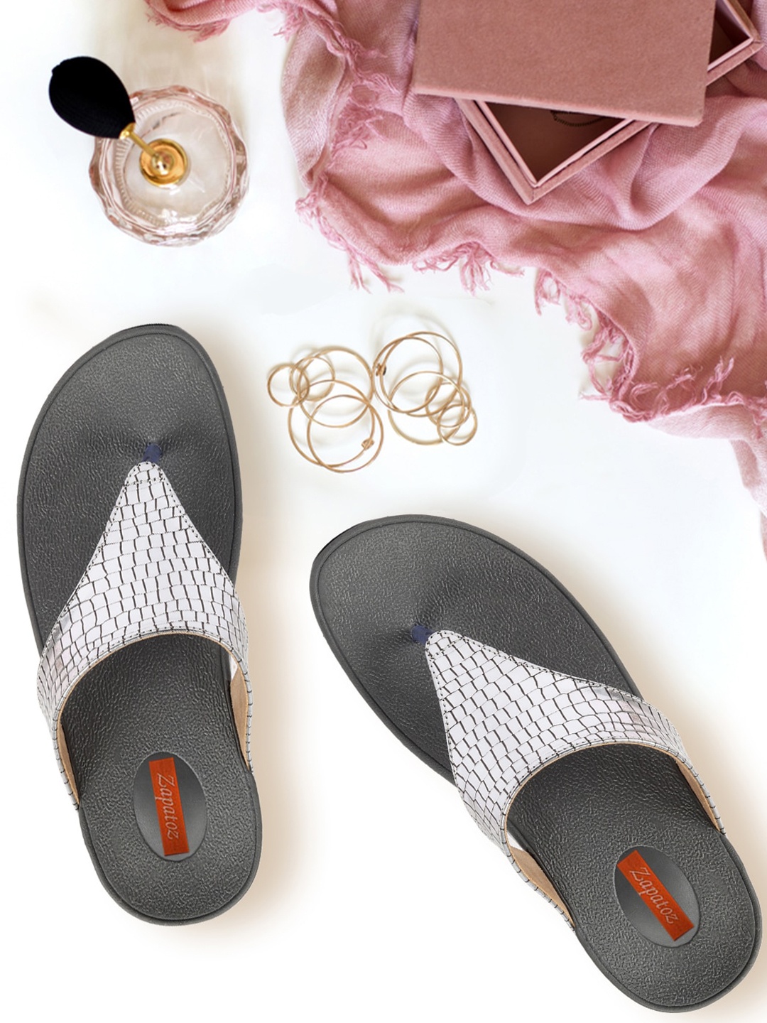 

ZAPATOZ Grey PU Flatform Sandals