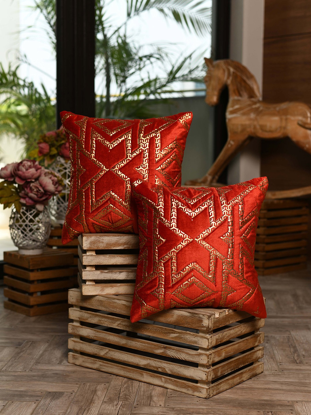 

AMOROSA Red & Gold-Toned Set of 2 Abstract Velvet Square Cushion Covers