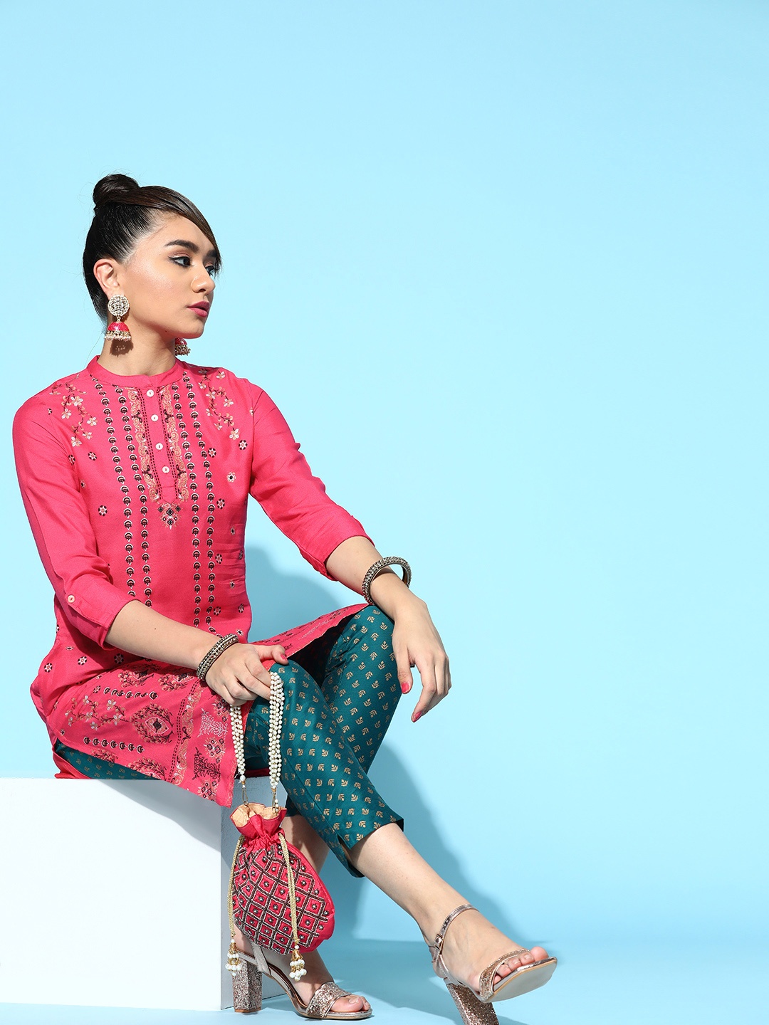 

Sangria Women Pink & Black Ethnic Motifs Printed Kurta