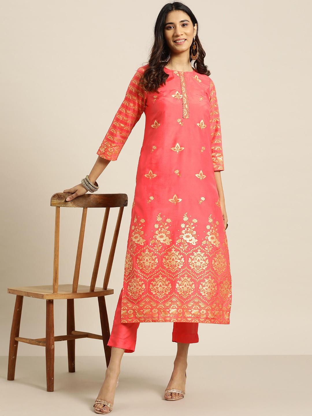 

Sangria Women Coral Pink & Golden Printed Gotta Patti Kurta with Trousers
