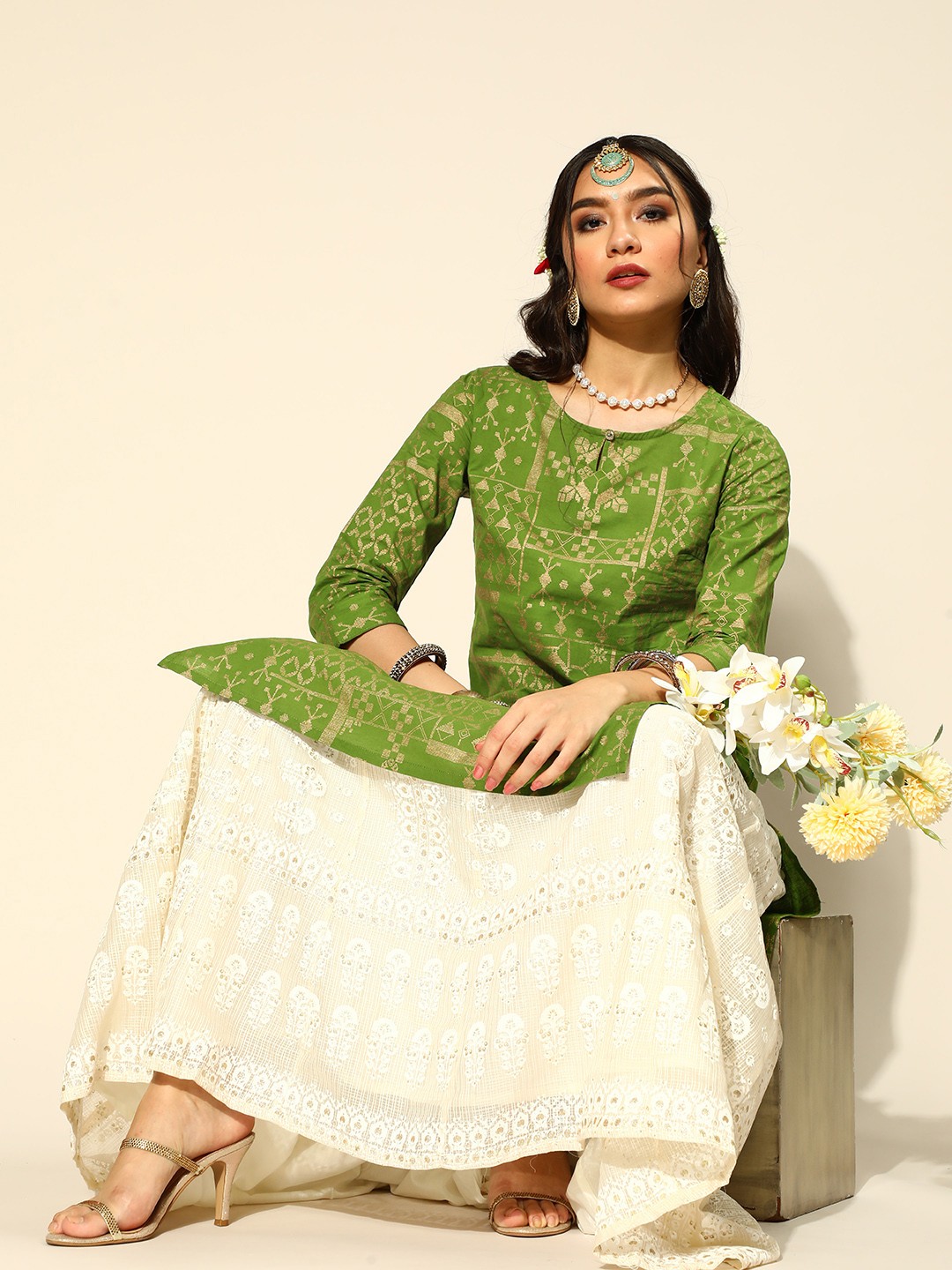 

Sangria Women Green & Gold-Toned Ethnic Motifs Printed Keyhole Neck Kurta