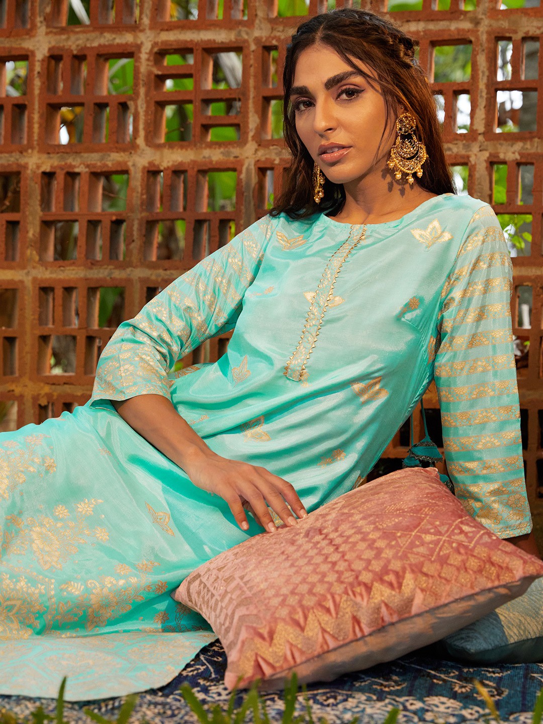 

Sangria Women Sea Green & Golden Printed Gotta Patti Kurta with Trousers